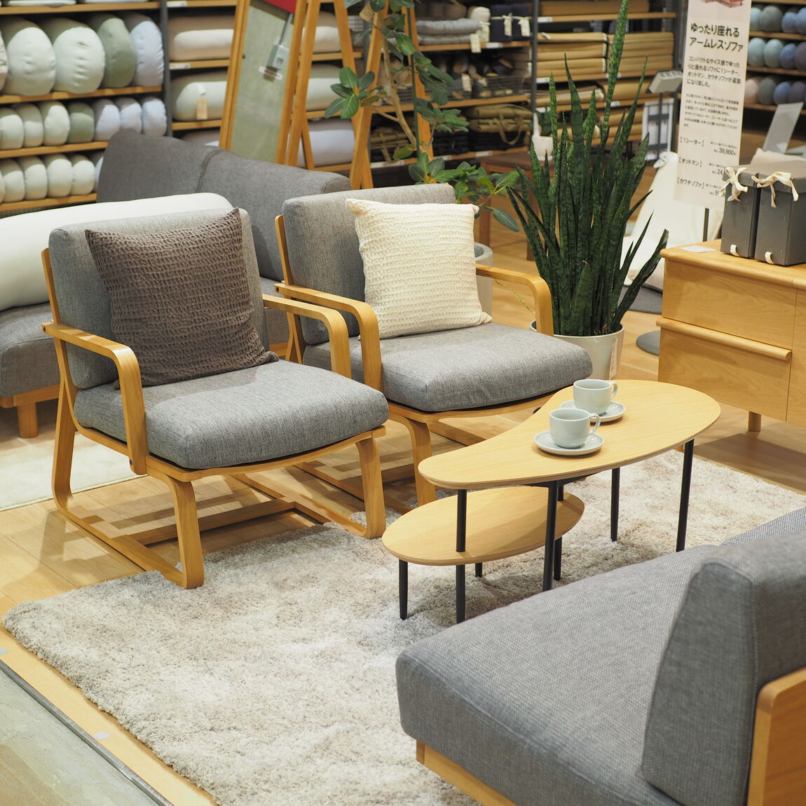 直江津】名前のとおりリビングでもダイニングでもつかえる｜リビング